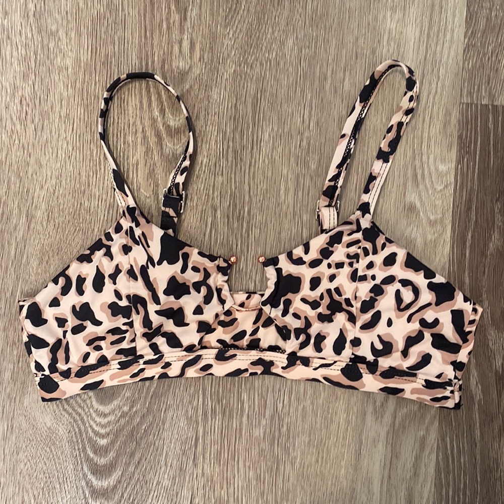 Leopard bikini top size M